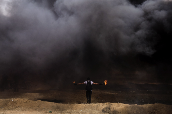 Gabriele Micalizzi – Manifesto, March of Return, Gaza, 2018 – Courtesy of 29 ARTS IN PROGRESS gallery